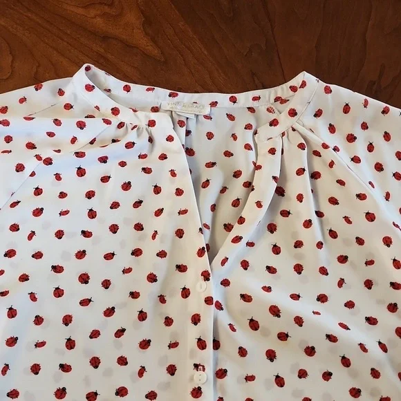 Ladybug pattern shirt - Picture 6 of 9